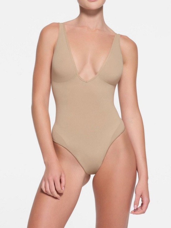 SKIMS Tops - Skims Seamless Sculpt Deep Plunge Thong Bodysuit